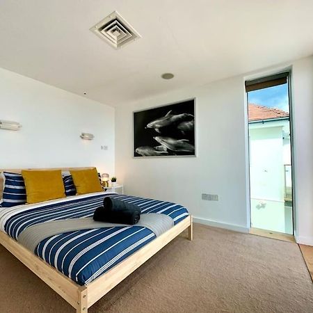 Stunning Panoramic Sea View Beach Location - Sleeps Up To 4 People - Free Parking - The Best Beach! - Great Location - Fast Wifi - Smart Tv - Newly Decorated - Sleeps Up To 4! Close To Bournemouth & Poole Town Centre & Sandbanks מראה חיצוני תמונה