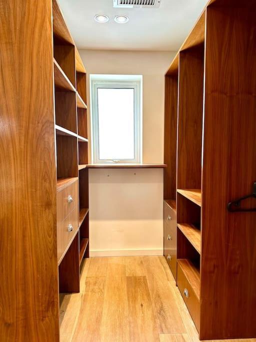 Stunning Panoramic Sea View Beach Location - Sleeps Up To 4 People - Free Parking - The Best Beach! - Great Location - Fast Wifi - Smart Tv - Newly Decorated - Sleeps Up To 4! Close To Bournemouth & Poole Town Centre & Sandbanks מראה חיצוני תמונה