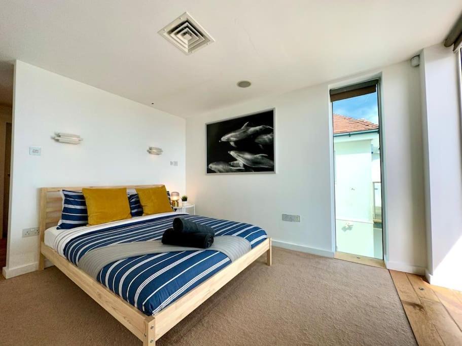 Stunning Panoramic Sea View Beach Location - Sleeps Up To 4 People - Free Parking - The Best Beach! - Great Location - Fast Wifi - Smart Tv - Newly Decorated - Sleeps Up To 4! Close To Bournemouth & Poole Town Centre & Sandbanks מראה חיצוני תמונה